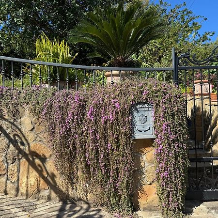 Villa Dei Fiori - Casa Vacanza Capoterra Luaran gambar