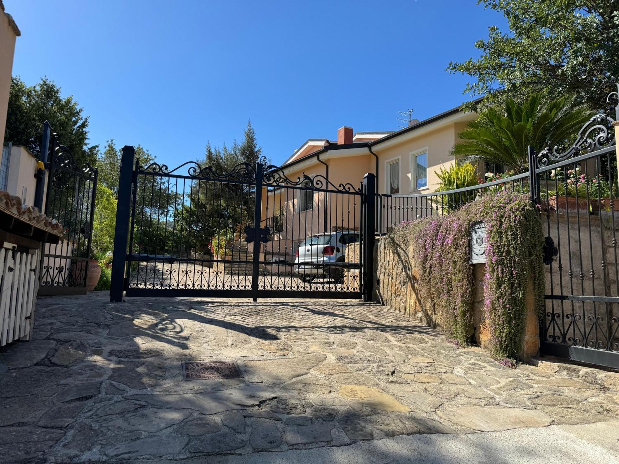Villa Dei Fiori - Casa Vacanza Capoterra Luaran gambar
