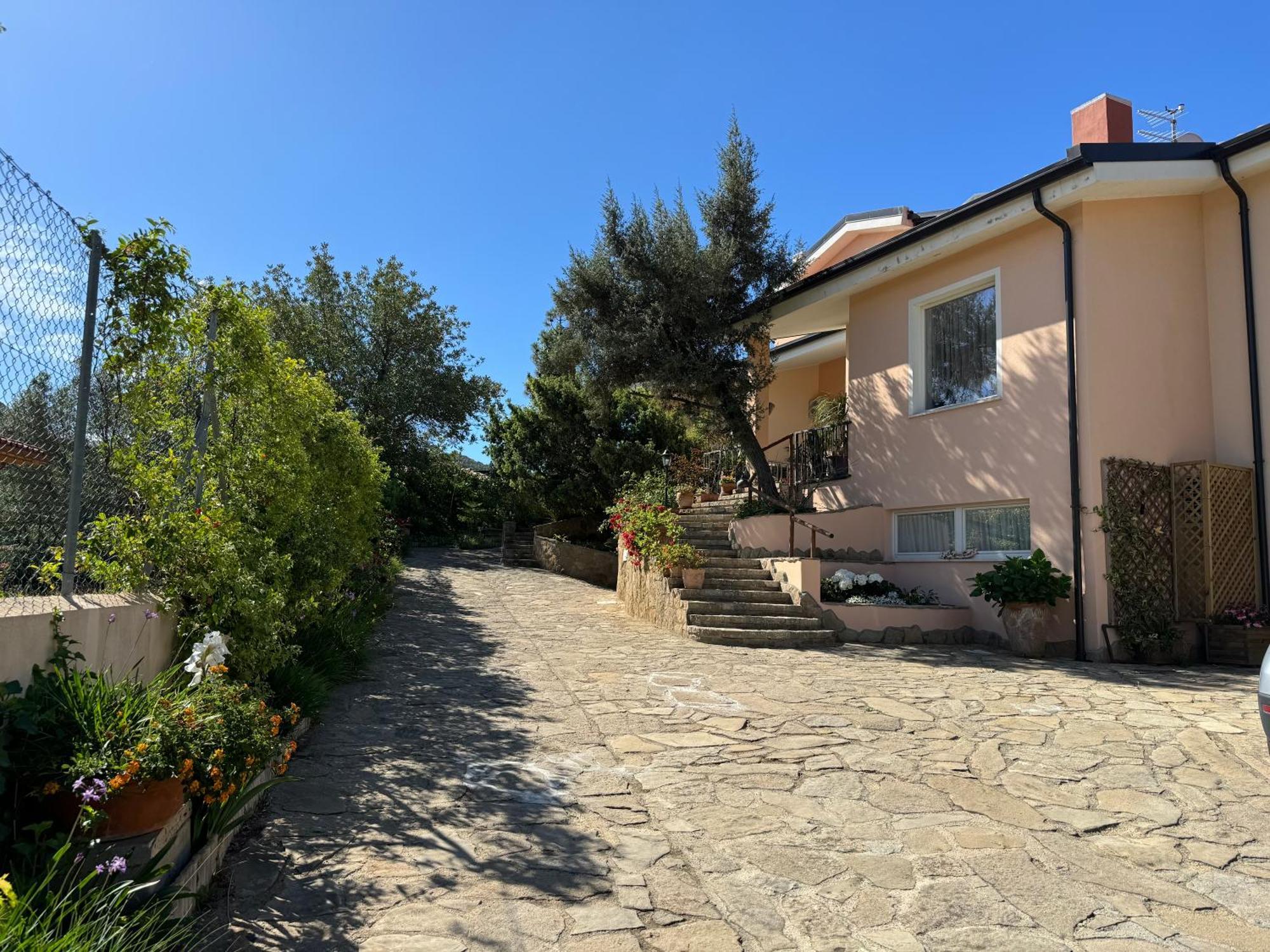 Villa Dei Fiori - Casa Vacanza Capoterra Luaran gambar