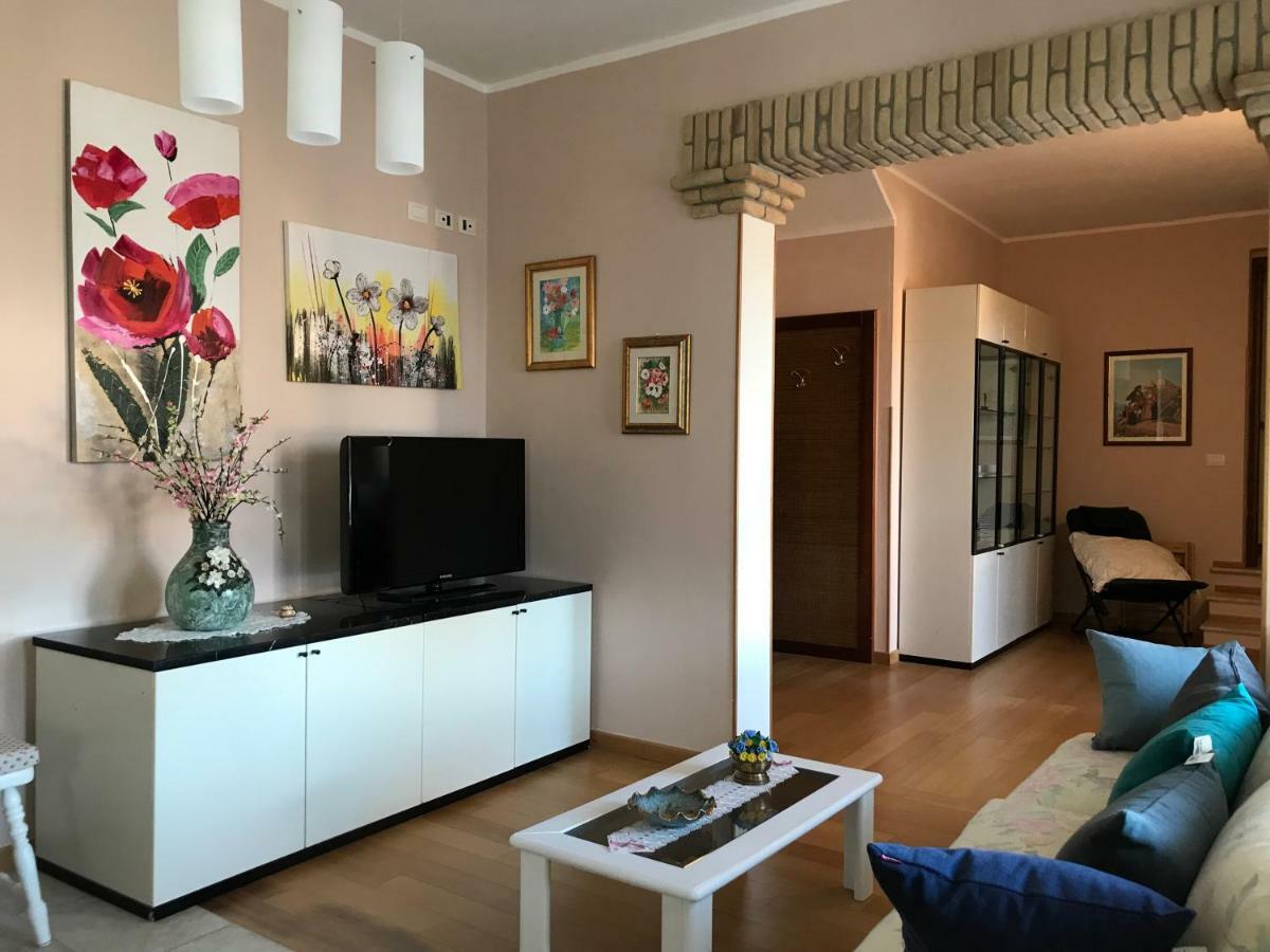 Villa Dei Fiori - Casa Vacanza Capoterra Luaran gambar